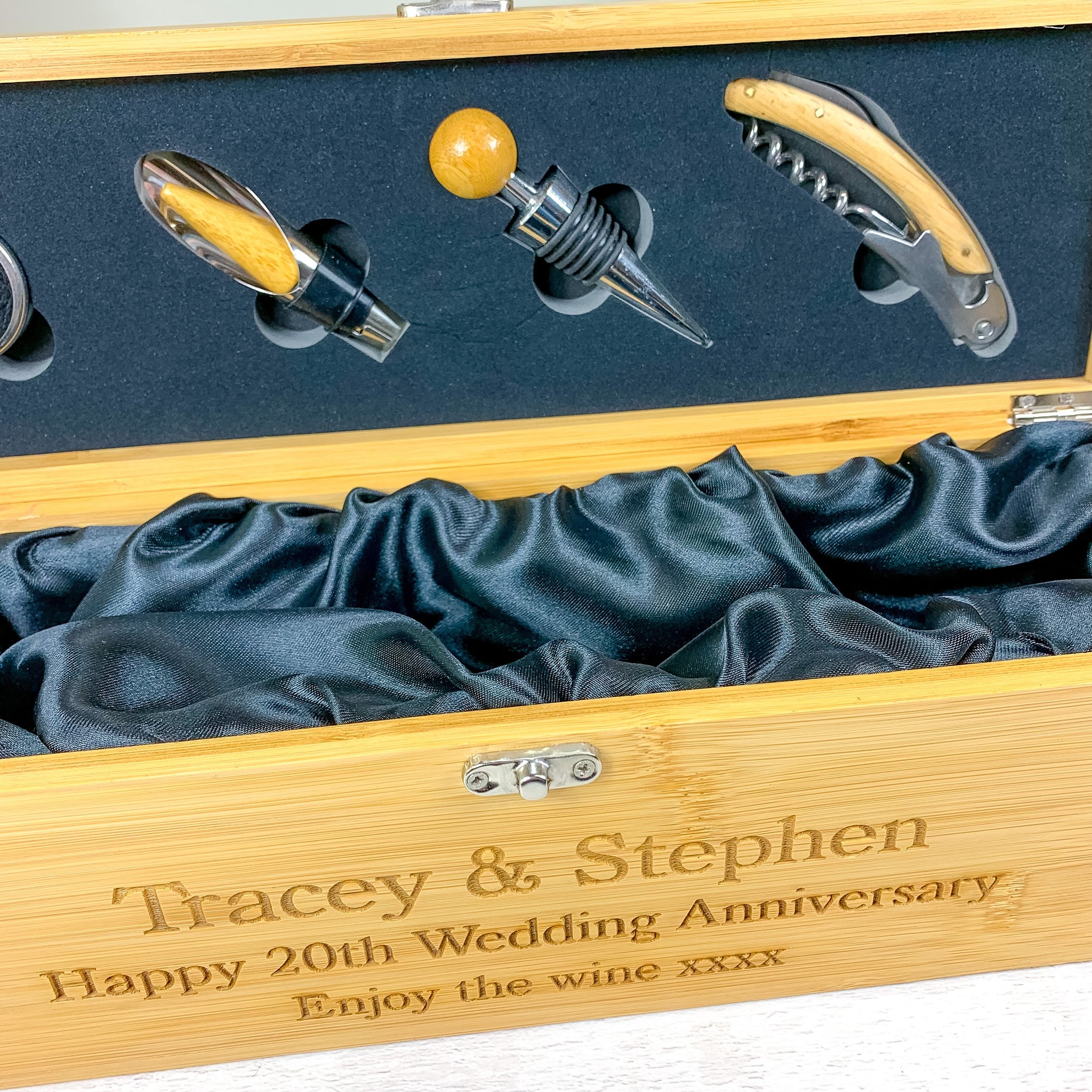 Anniversary wine box wedding gift | Honestweddingadvice.com
